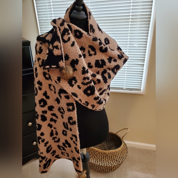 Mud Pie Leopard Chenille Scarf Wrap Super Soft NWT Reversible Soft OS - Picture 2 of 6